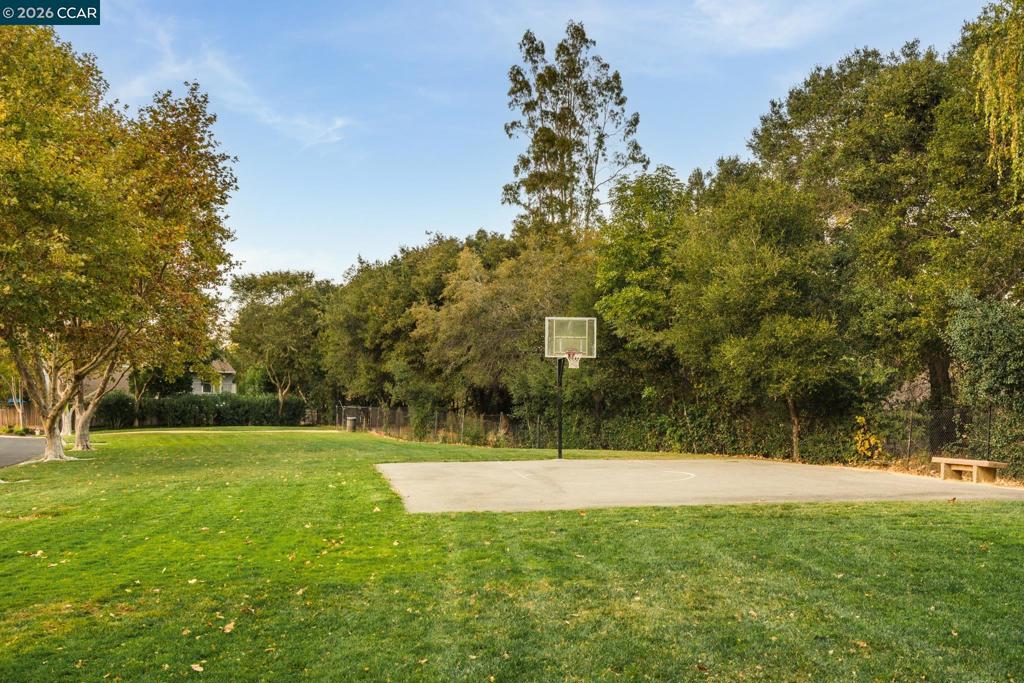 900 Augusta Dr, Moraga, CA 94556