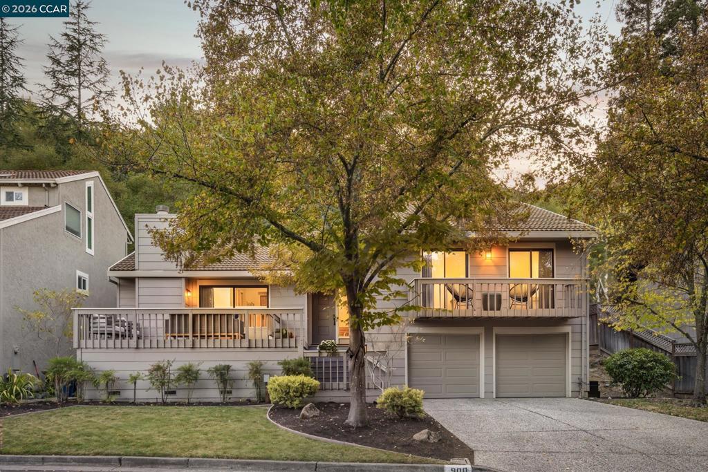 900 Augusta Dr, Moraga, CA 94556