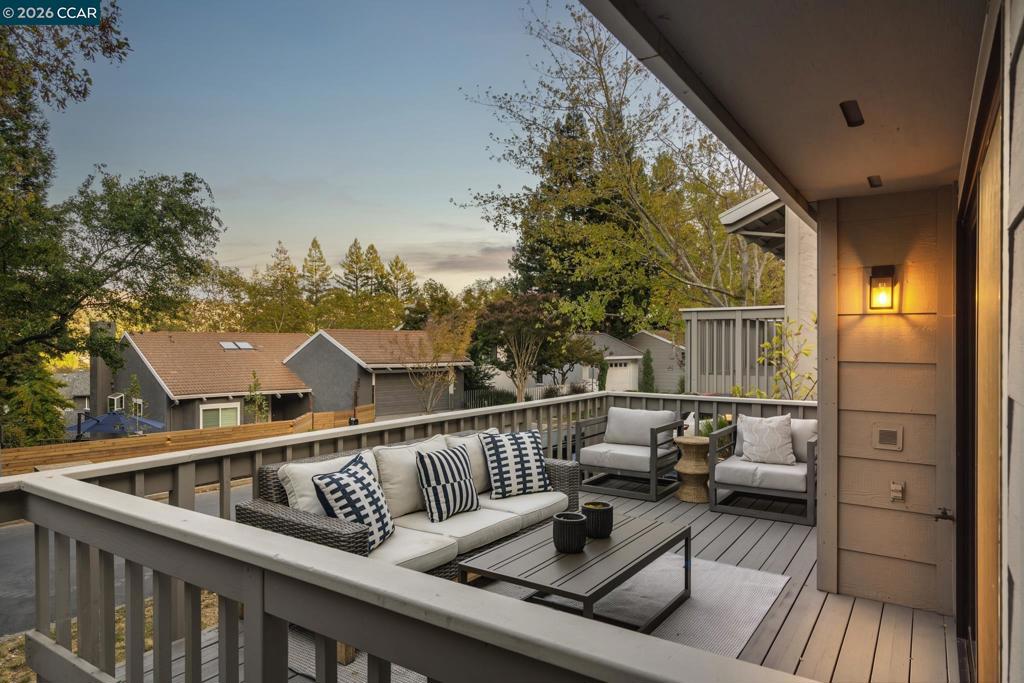 900 Augusta Dr, Moraga, CA 94556