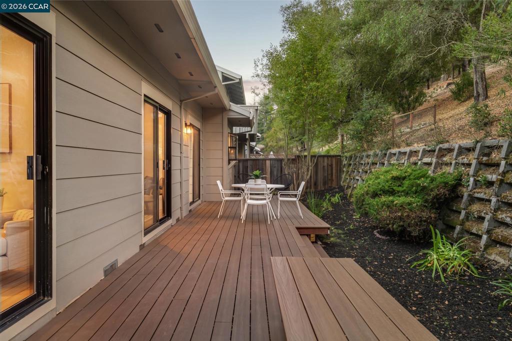 900 Augusta Dr, Moraga, CA 94556