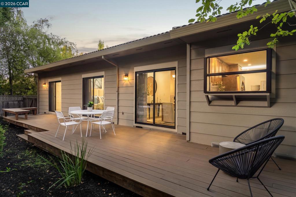 900 Augusta Dr, Moraga, CA 94556