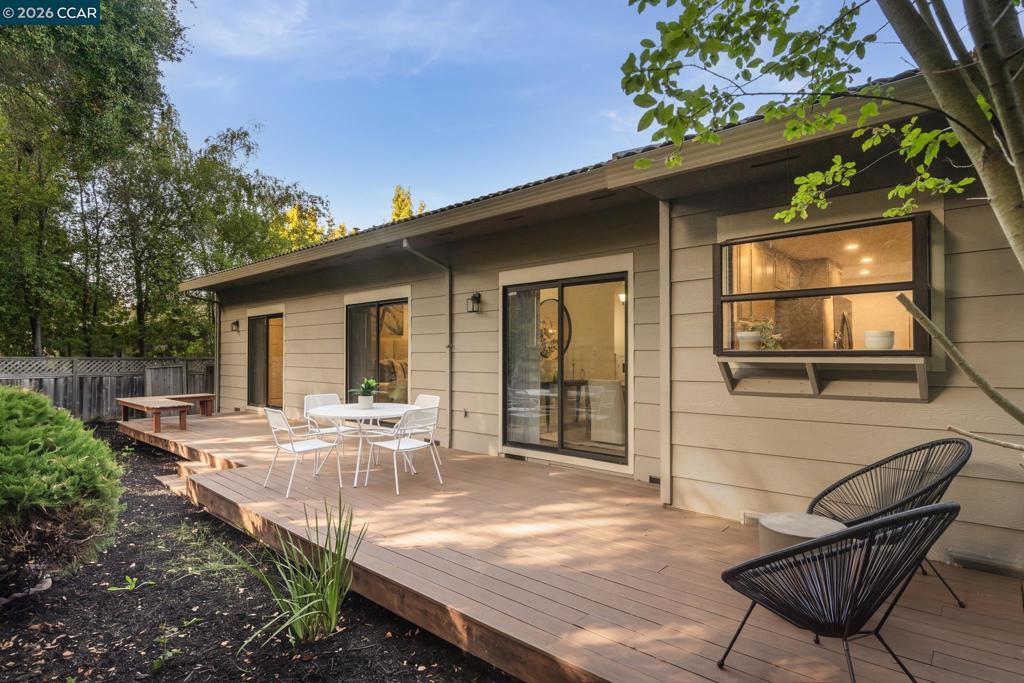 900 Augusta Dr, Moraga, CA 94556
