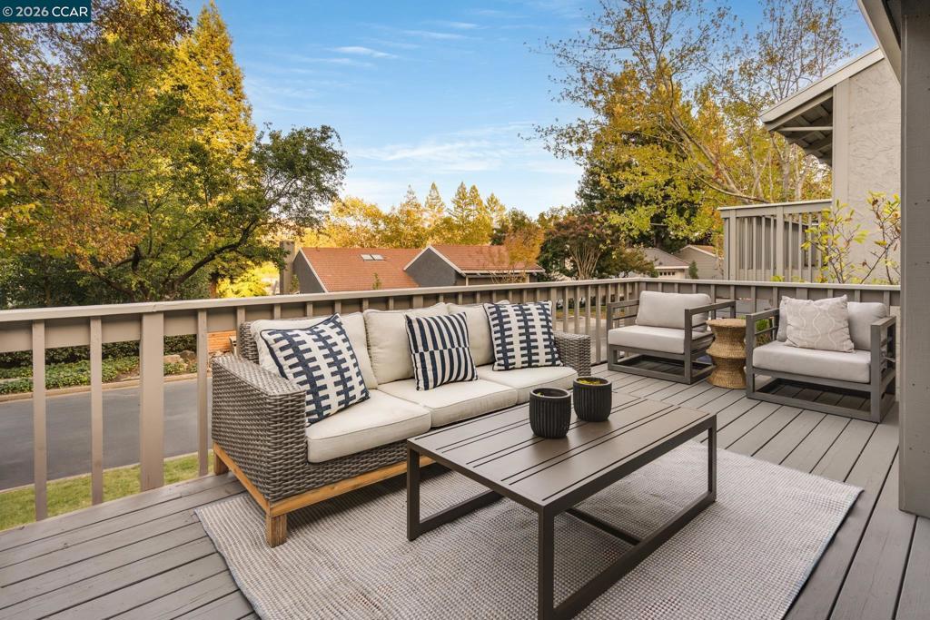 900 Augusta Dr, Moraga, CA 94556