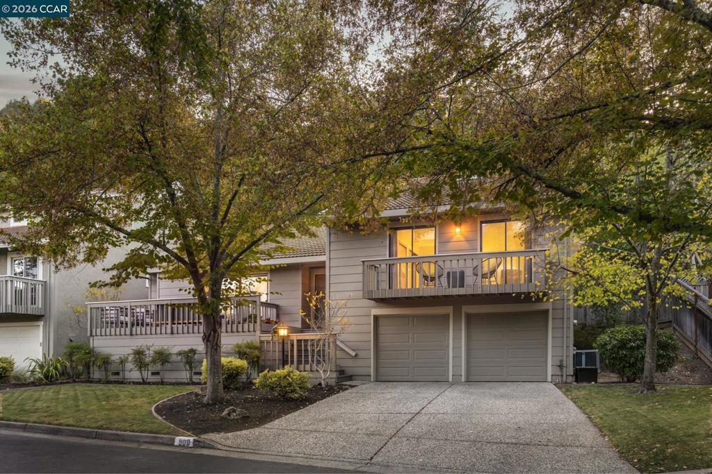 900 Augusta Dr, Moraga, CA 94556