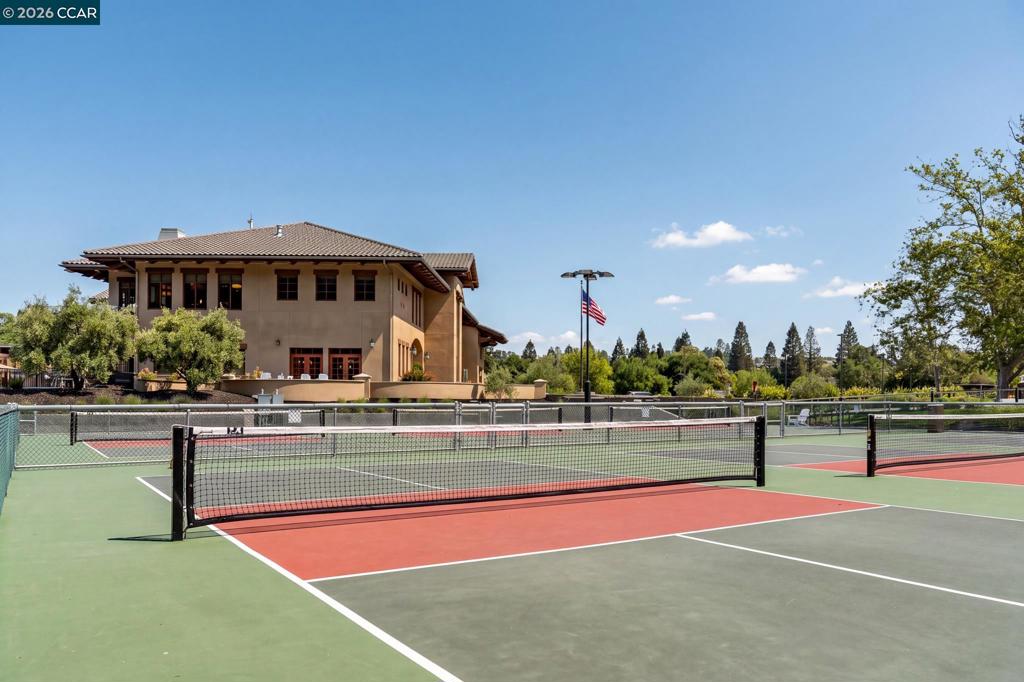 900 Augusta Dr, Moraga, CA 94556