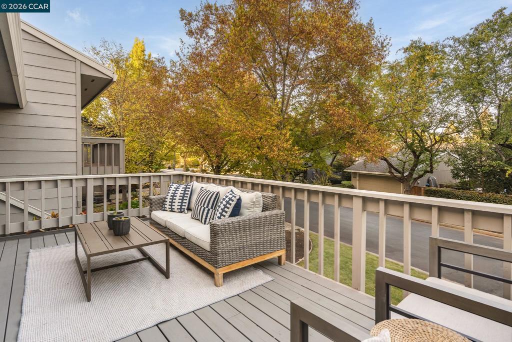 900 Augusta Dr, Moraga, CA 94556