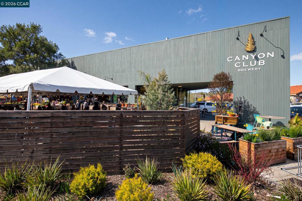 900 Augusta Dr, Moraga, CA 94556