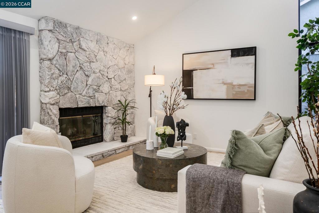 900 Augusta Dr, Moraga, CA 94556