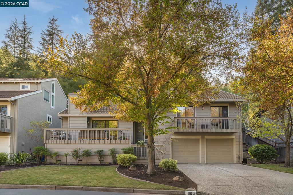 900 Augusta Dr, Moraga, CA 94556