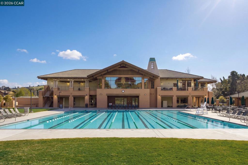 900 Augusta Dr, Moraga, CA 94556