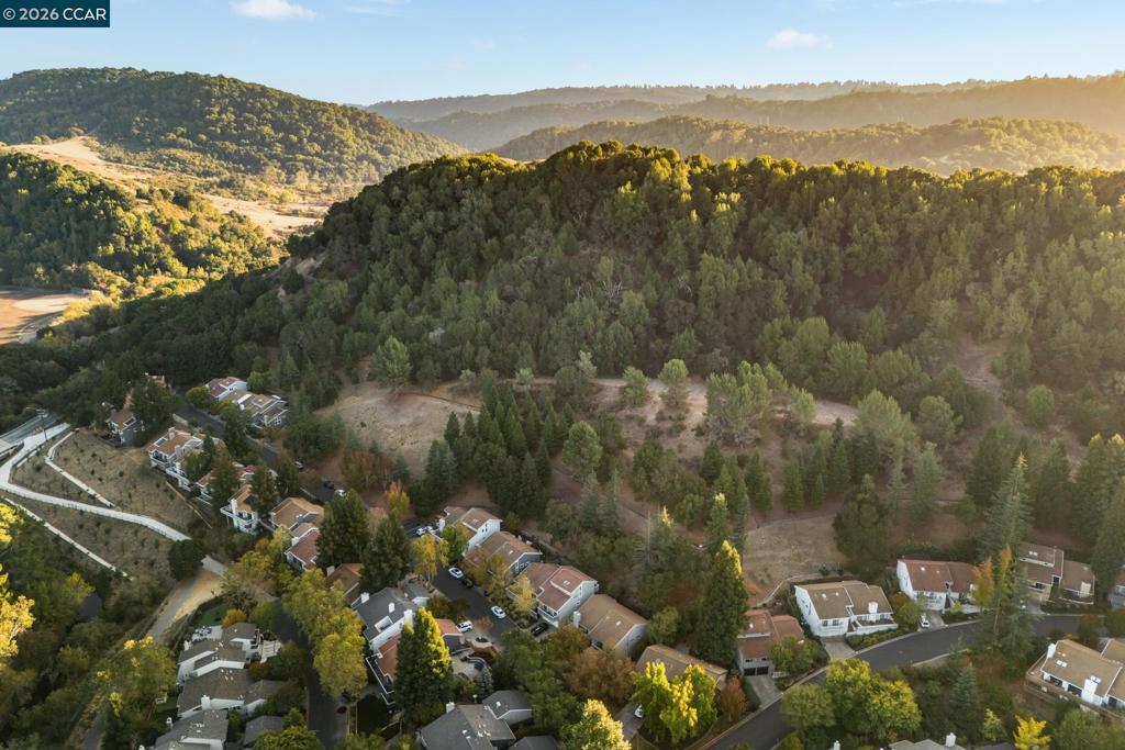 900 Augusta Dr, Moraga, CA 94556