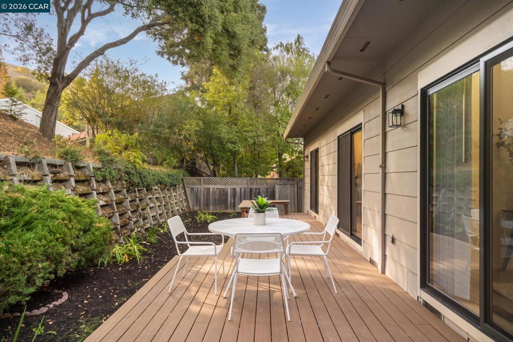 900 Augusta Dr, Moraga, CA 94556