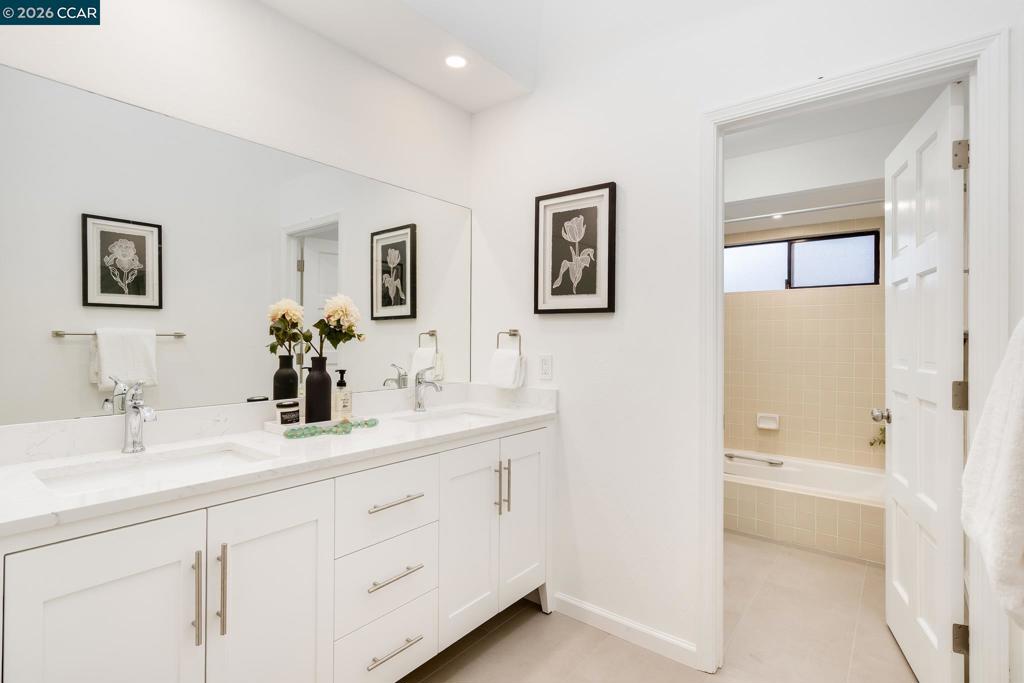 900 Augusta Dr, Moraga, CA 94556