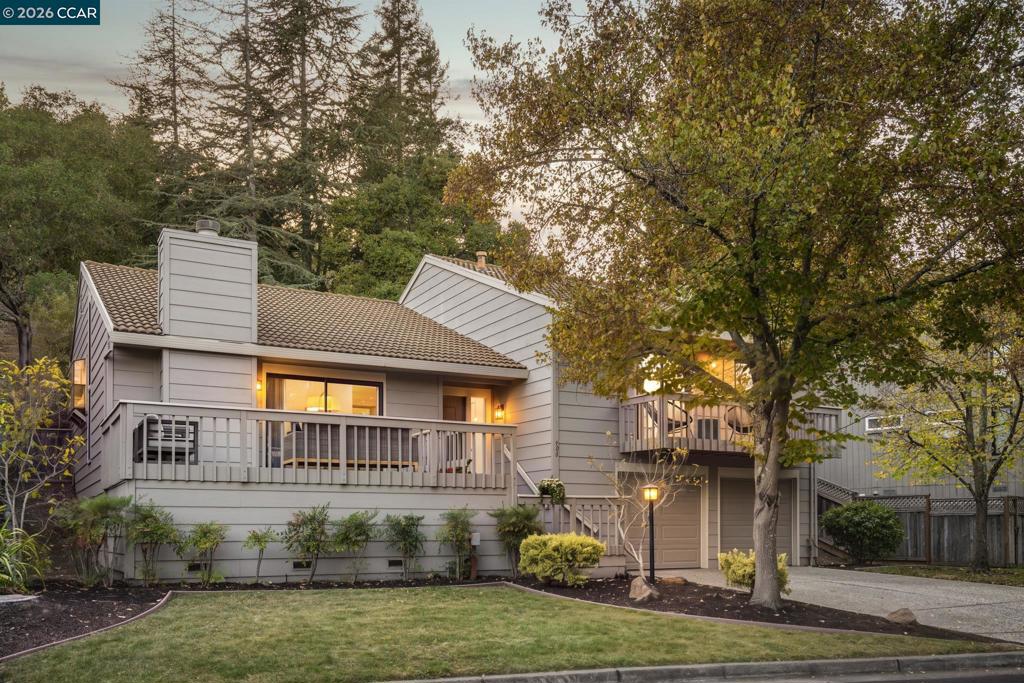 900 Augusta Dr, Moraga, CA 94556