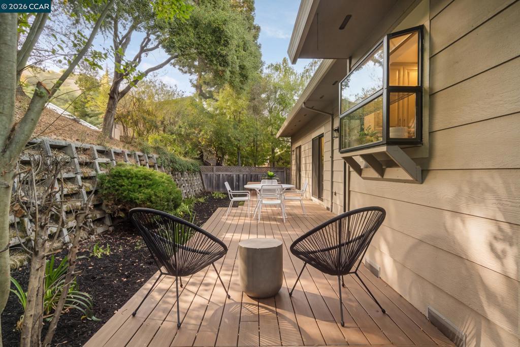 900 Augusta Dr, Moraga, CA 94556