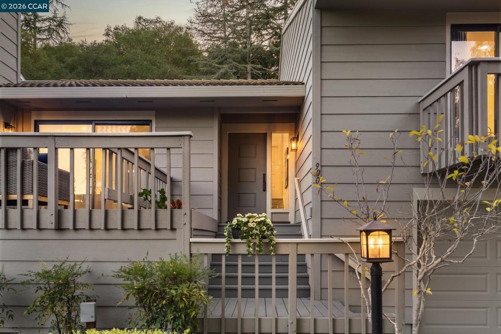 900 Augusta Dr, Moraga, CA 94556