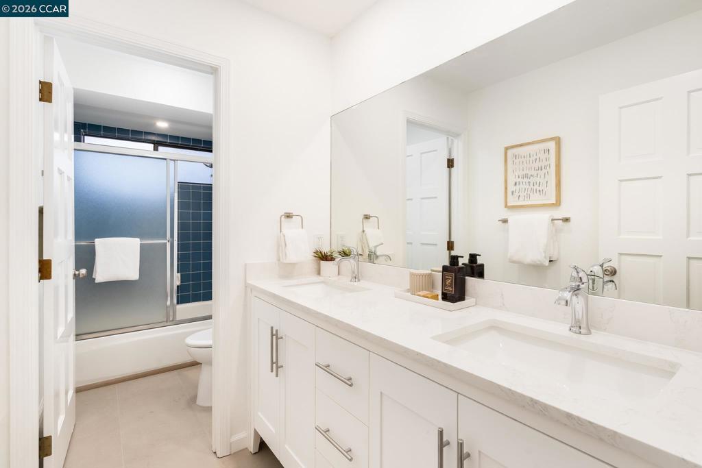 900 Augusta Dr, Moraga, CA 94556