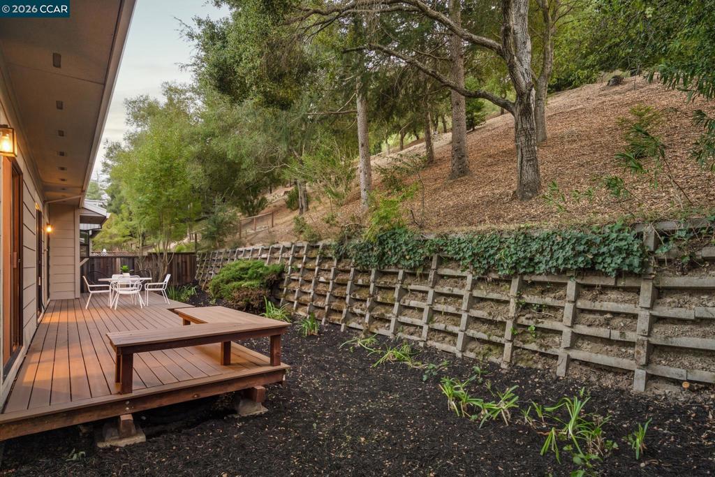 900 Augusta Dr, Moraga, CA 94556