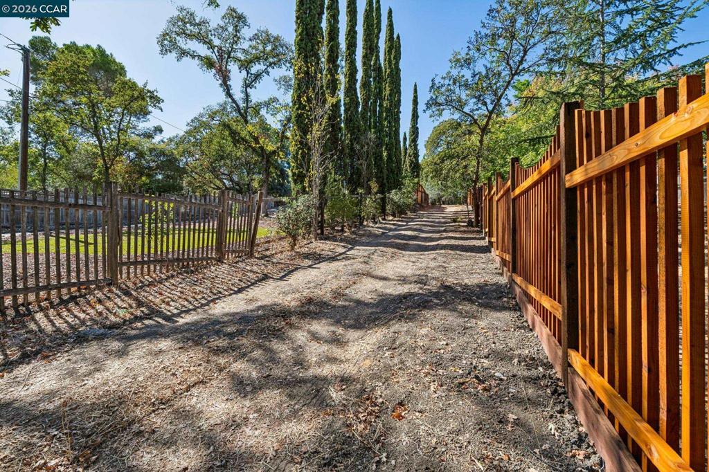 2050 Buttner Rd, Pleasant Hill, CA 94523