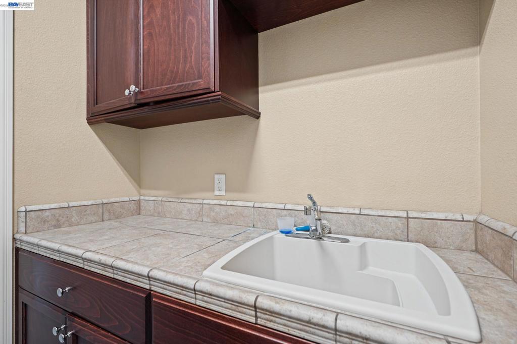 9701 Sara Ann Ct, Dublin, CA 94568