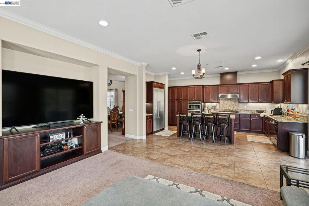 9701 Sara Ann Ct, Dublin, CA 94568