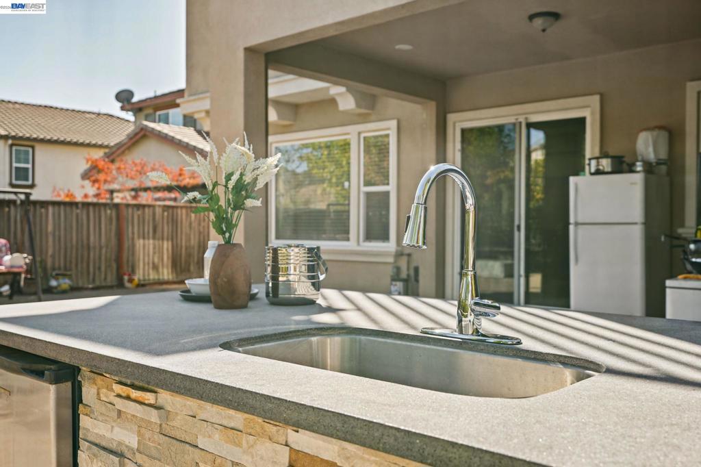 9701 Sara Ann Ct, Dublin, CA 94568
