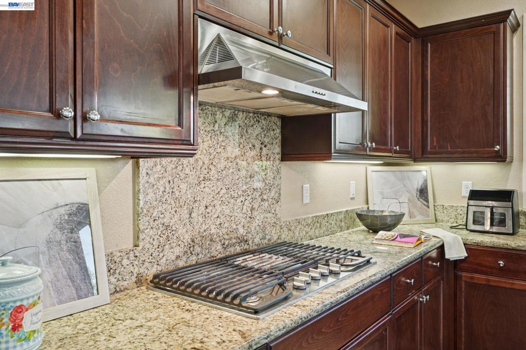 9701 Sara Ann Ct, Dublin, CA 94568