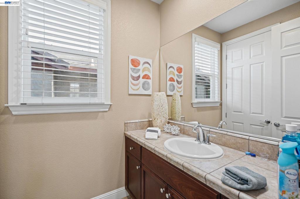9701 Sara Ann Ct, Dublin, CA 94568