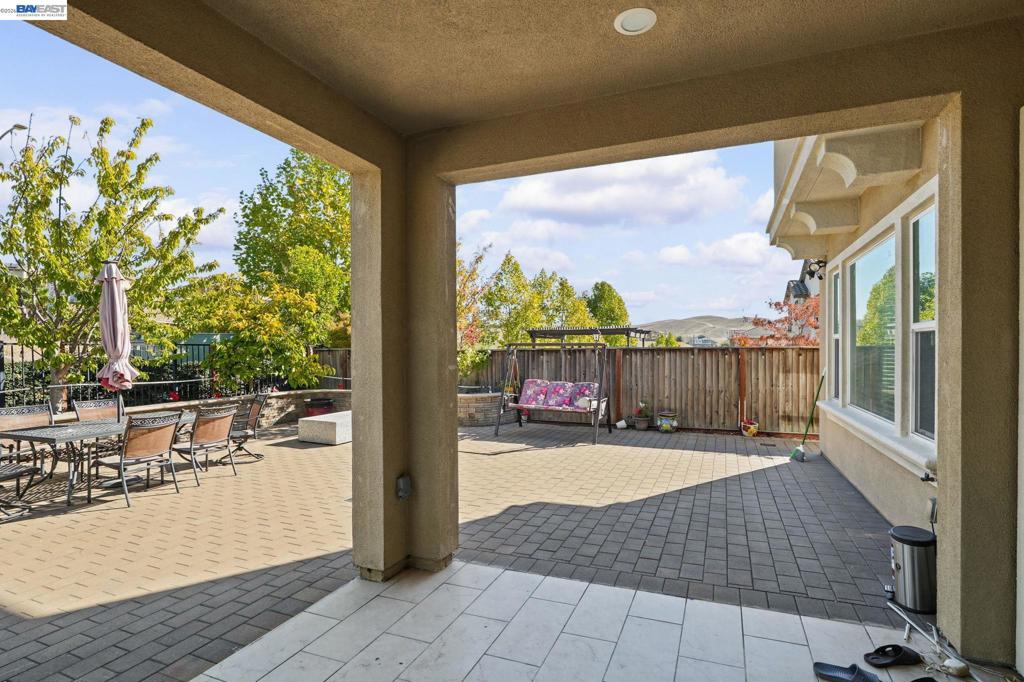 9701 Sara Ann Ct, Dublin, CA 94568