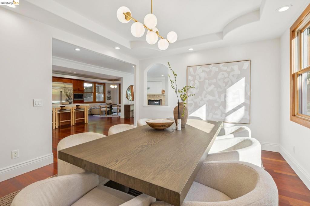 7023 Broadway Ter, Oakland, CA 94611