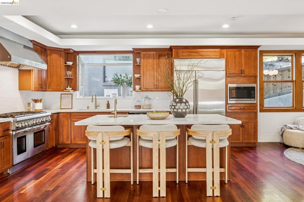 7023 Broadway Ter, Oakland, CA 94611