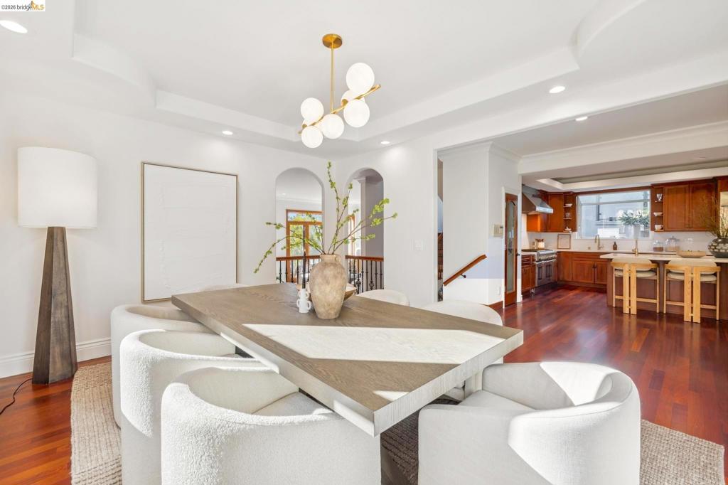 7023 Broadway Ter, Oakland, CA 94611