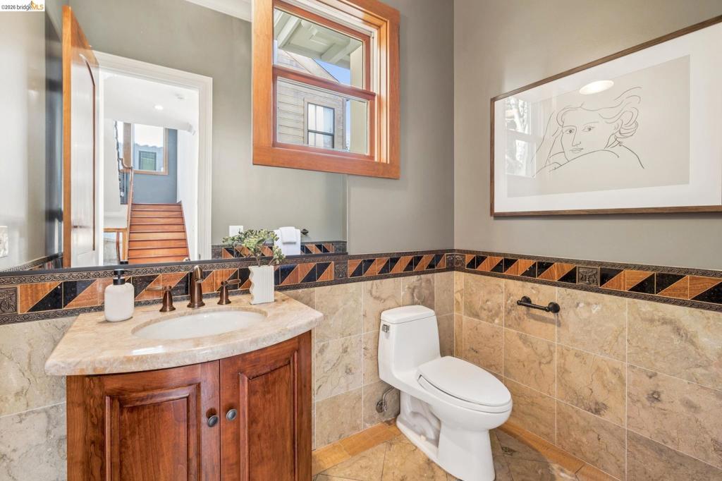 7023 Broadway Ter, Oakland, CA 94611