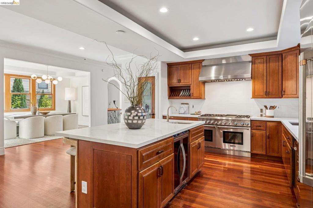 7023 Broadway Ter, Oakland, CA 94611