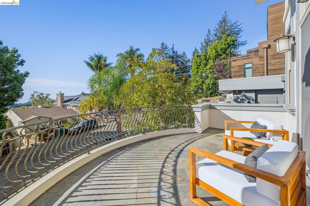 7023 Broadway Ter, Oakland, CA 94611 7023 Broadway Ter, Oakland, CA 94611