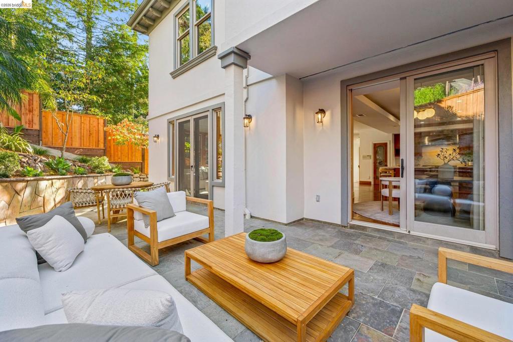 7023 Broadway Ter, Oakland, CA 94611