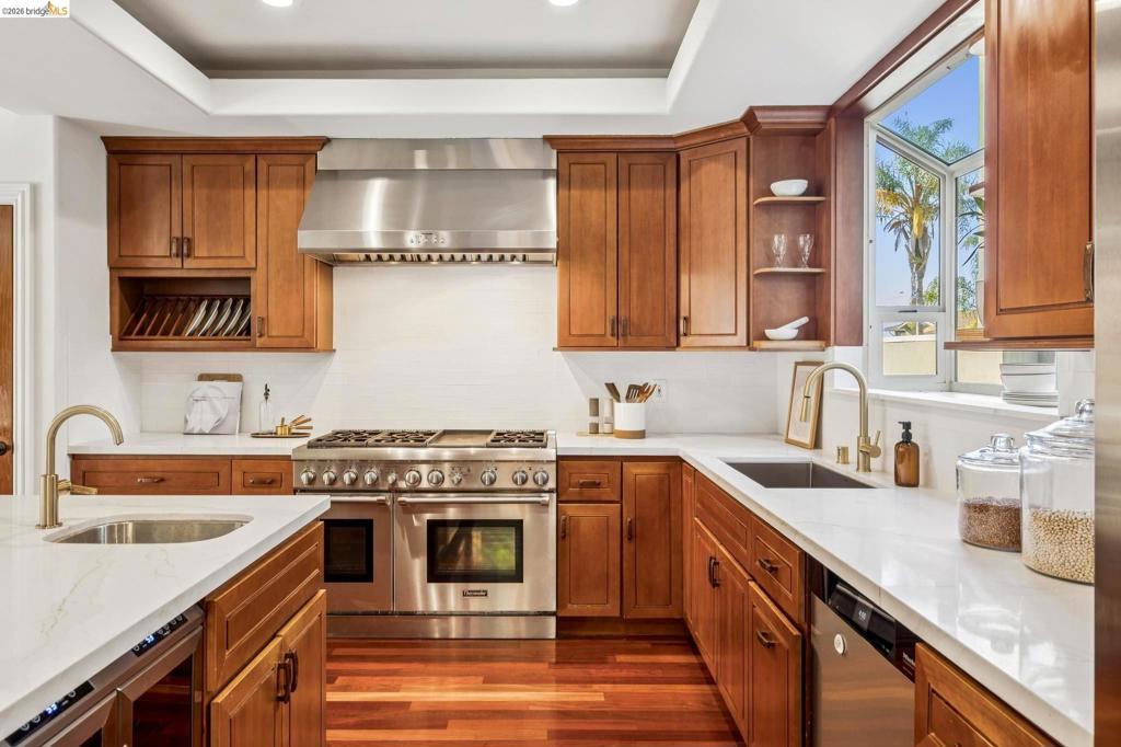 7023 Broadway Ter, Oakland, CA 94611