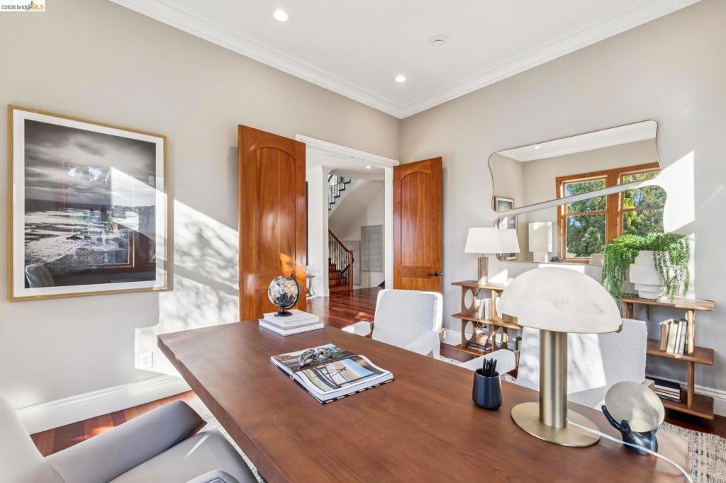 7023 Broadway Ter, Oakland, CA 94611