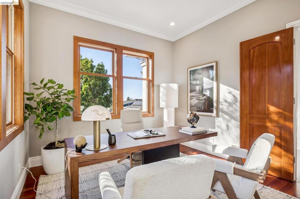 7023 Broadway Ter, Oakland, CA 94611