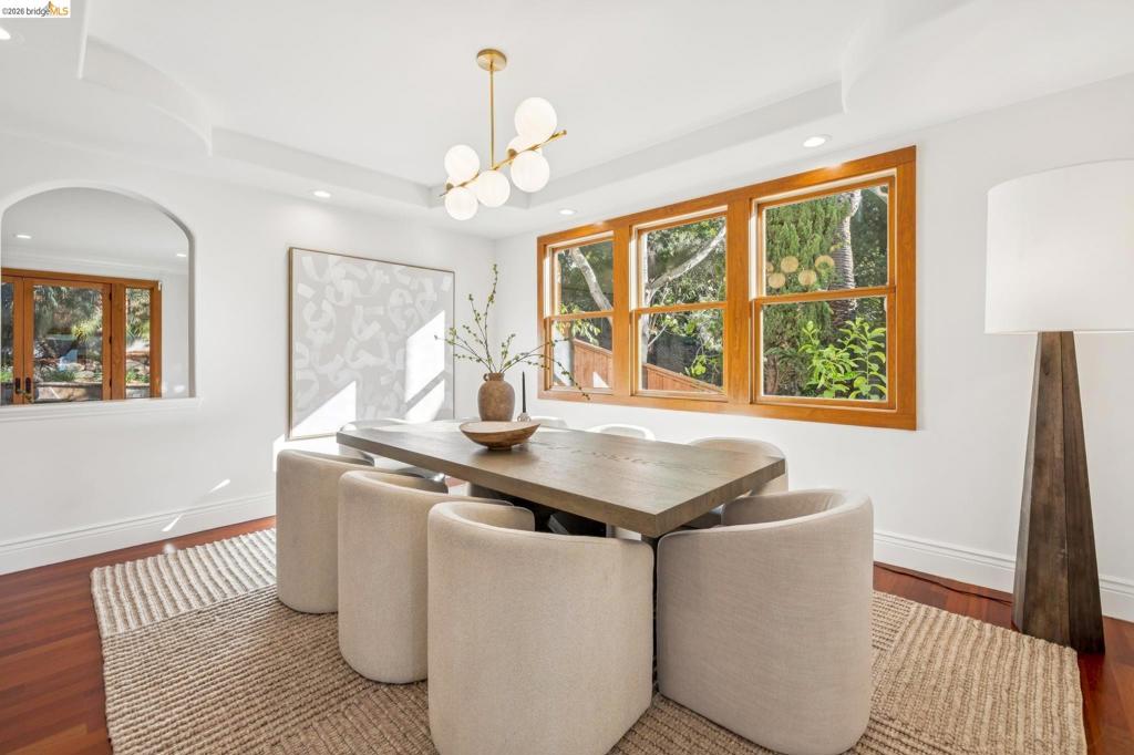 7023 Broadway Ter, Oakland, CA 94611