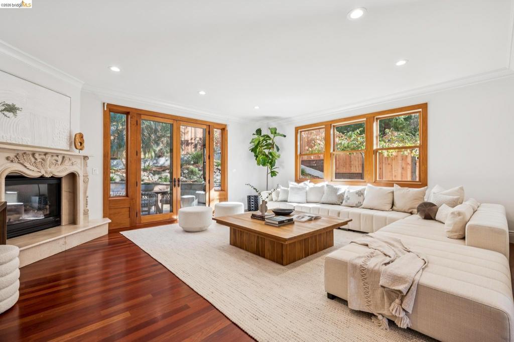 7023 Broadway Ter, Oakland, CA 94611