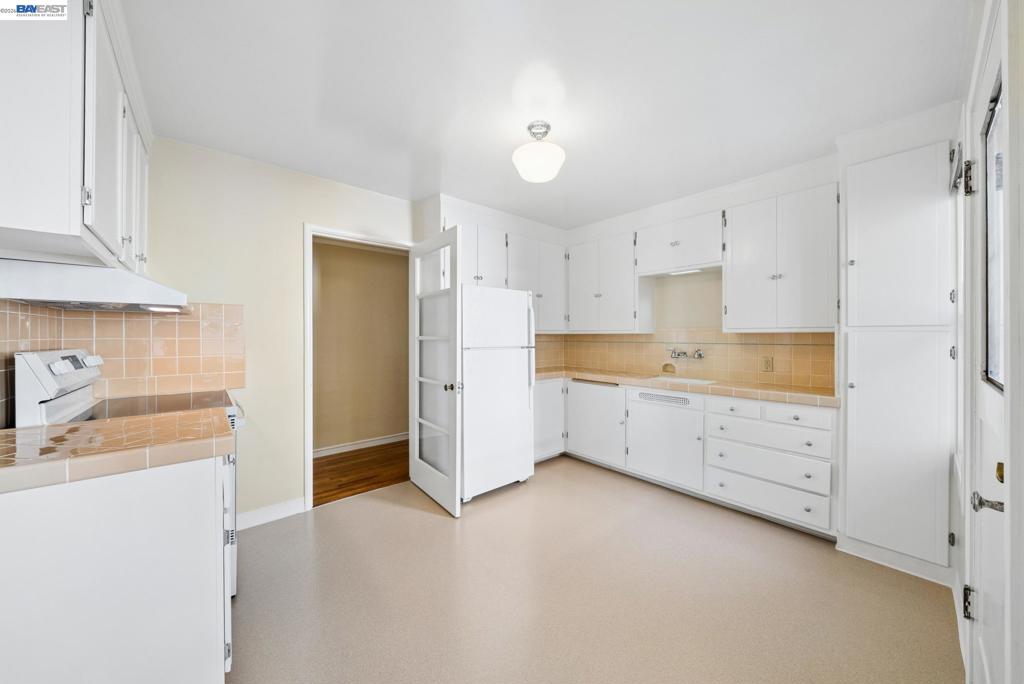 1525 Chestnut St, Alameda, CA 94501