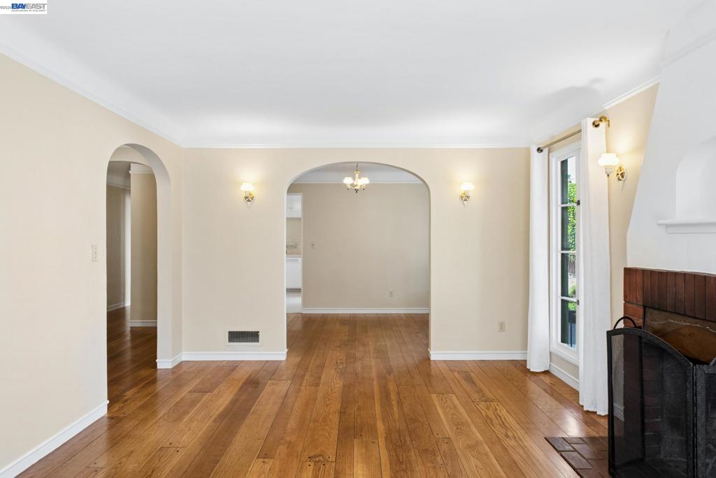 1525 Chestnut St, Alameda, CA 94501