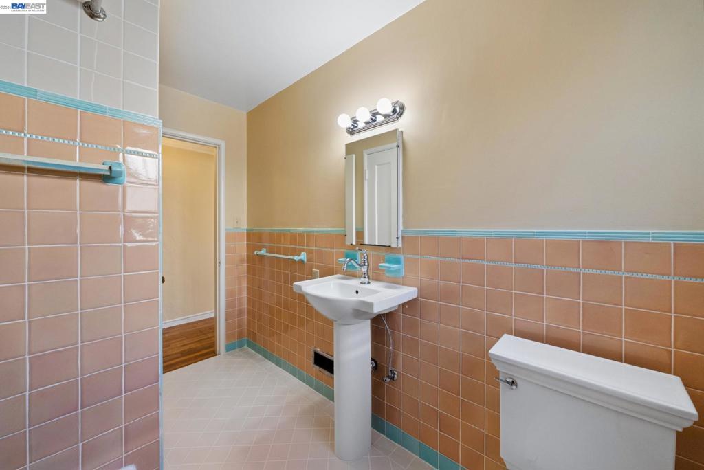 1525 Chestnut St, Alameda, CA 94501
