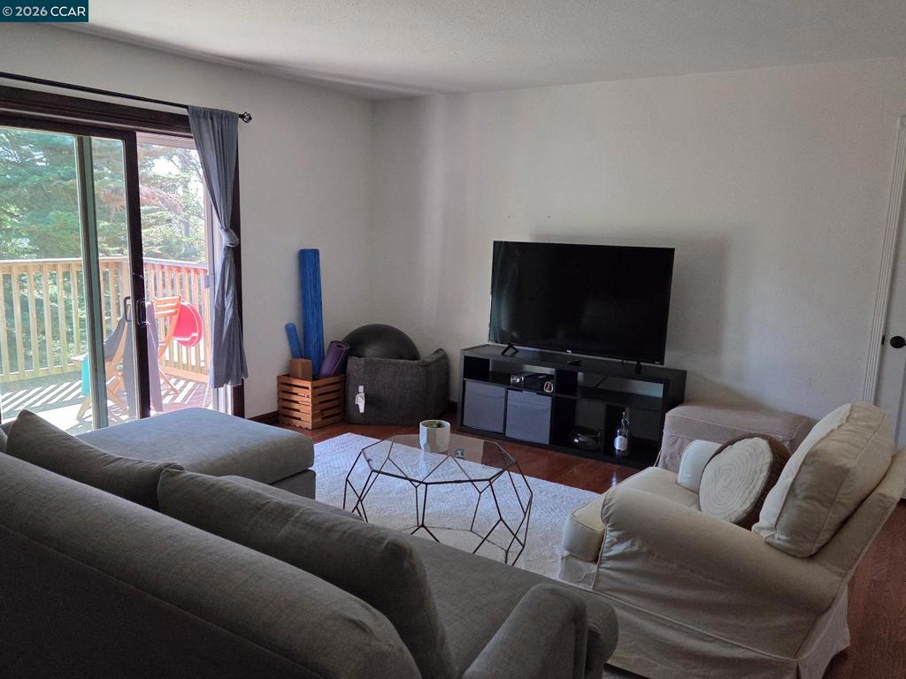 6926 Chambers Dr, Oakland, CA 94611