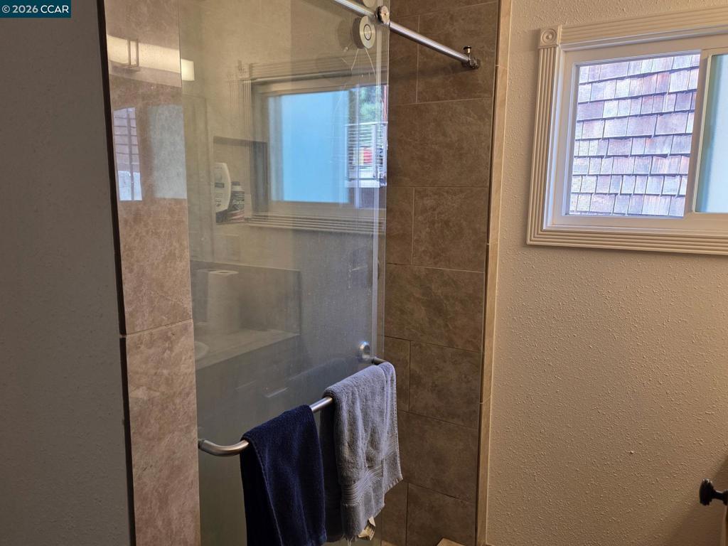 6926 Chambers Dr, Oakland, CA 94611