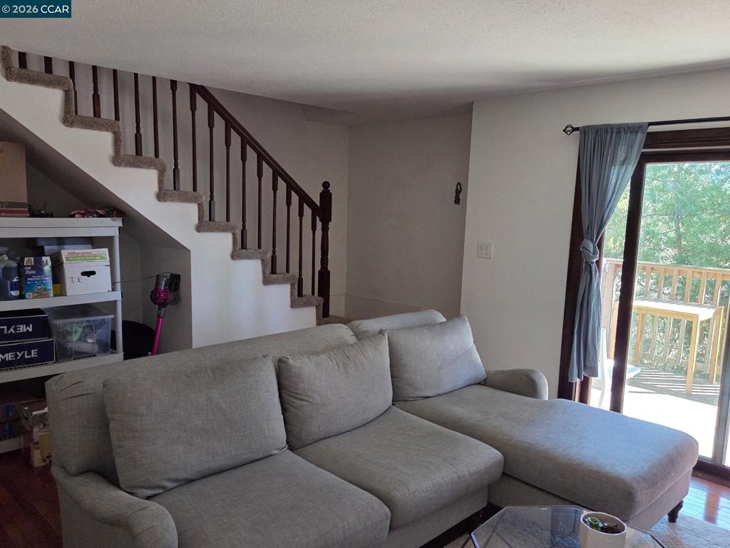 6926 Chambers Dr, Oakland, CA 94611