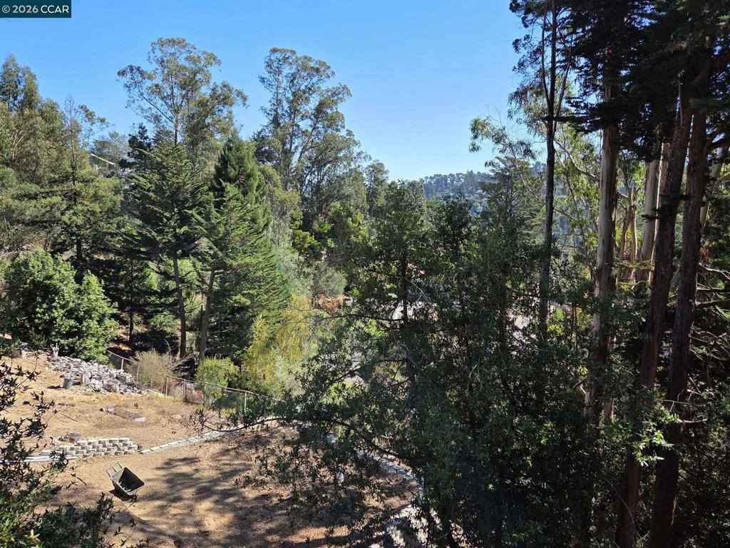 6926 Chambers Dr, Oakland, CA 94611