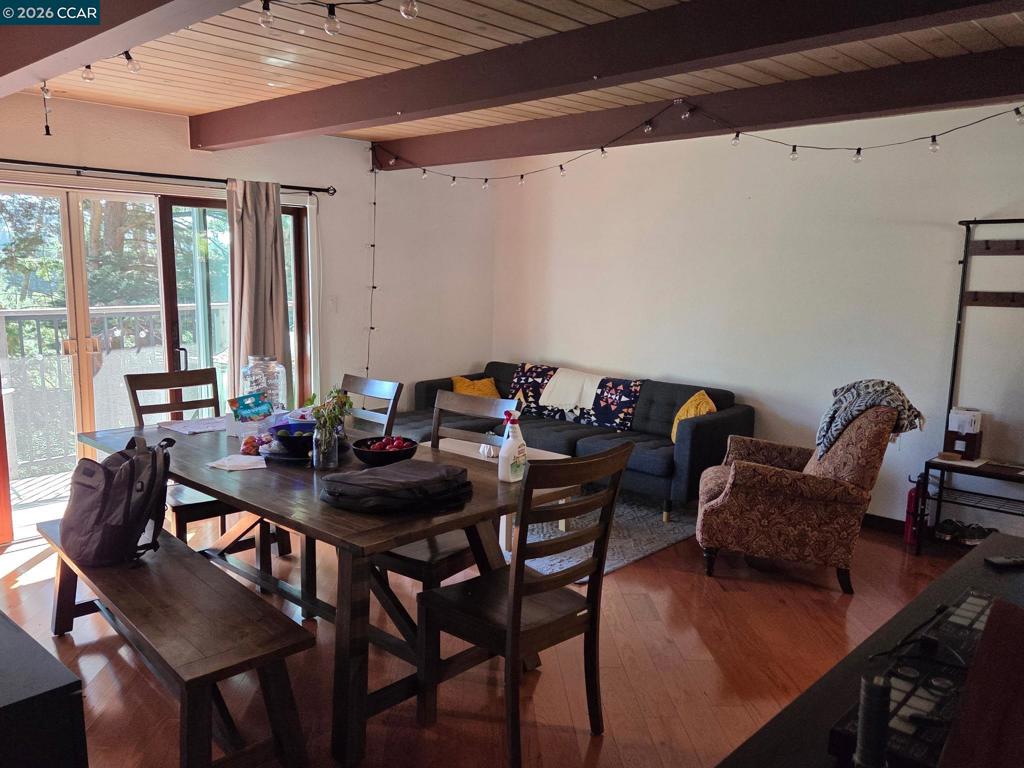 6926 Chambers Dr, Oakland, CA 94611