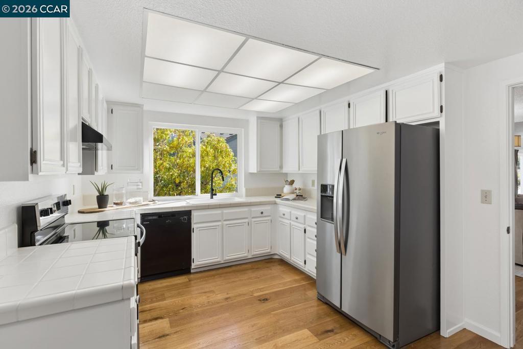 28 Shepardson Ln, Alameda, CA 94502